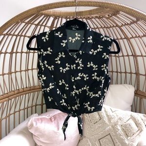 Forever 21 🎀 print cropped blouse, tie waist